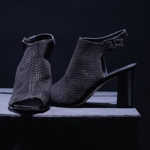 Madden Girl, Ankle Strap Black sandals, 81/2